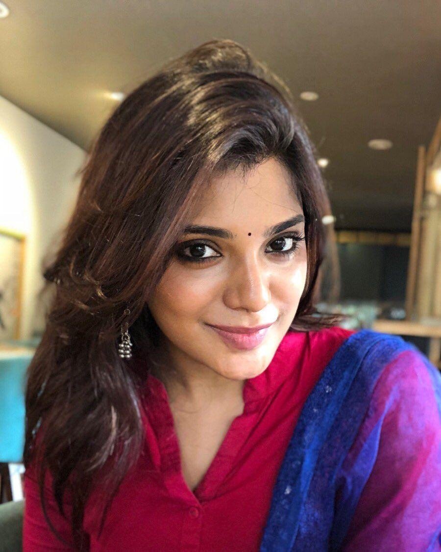 Gorgeous Actress Aathmika Cute Images