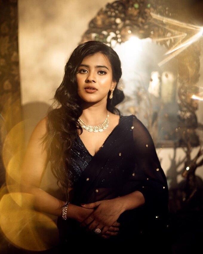 Hebah Patel New Photos In Instagram