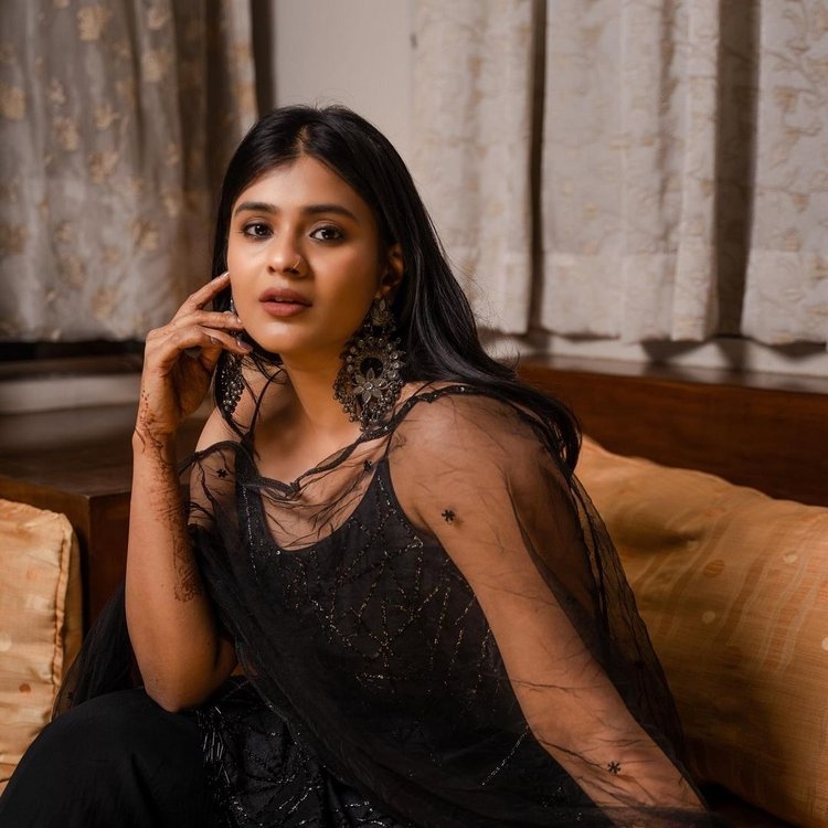 Hebah Patel Stunning Photos