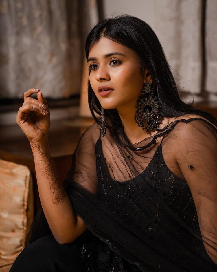 Hebah Patel Stunning Photos