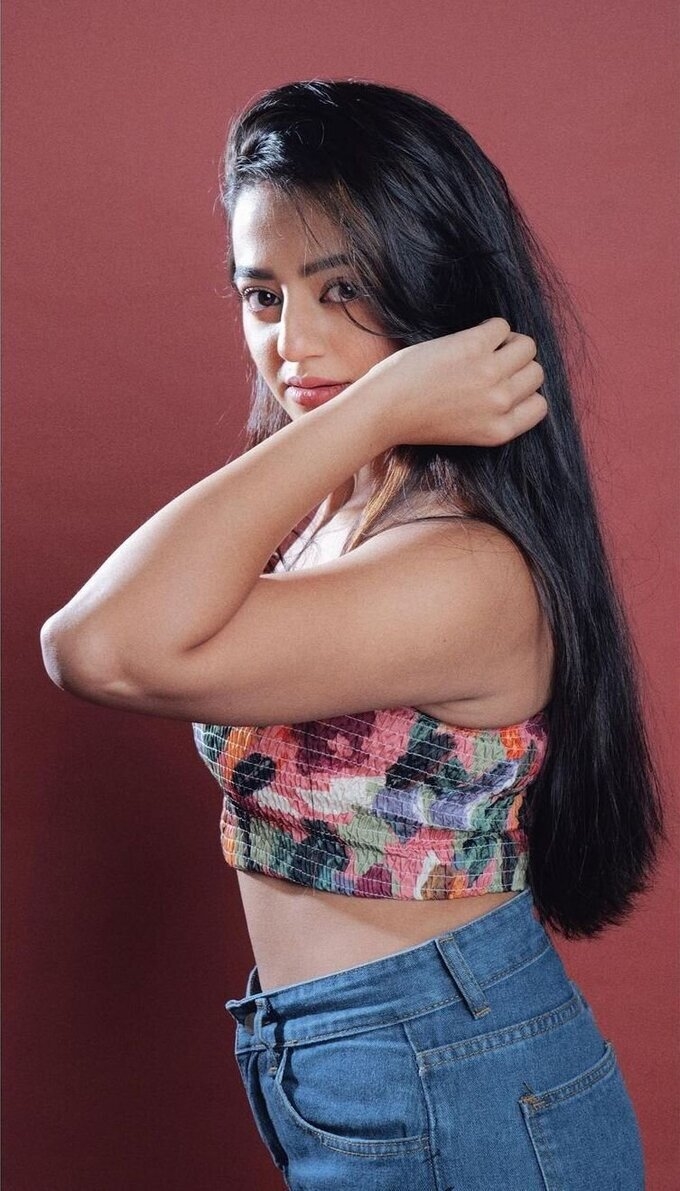 Helly Shah Hot Photos Gallery