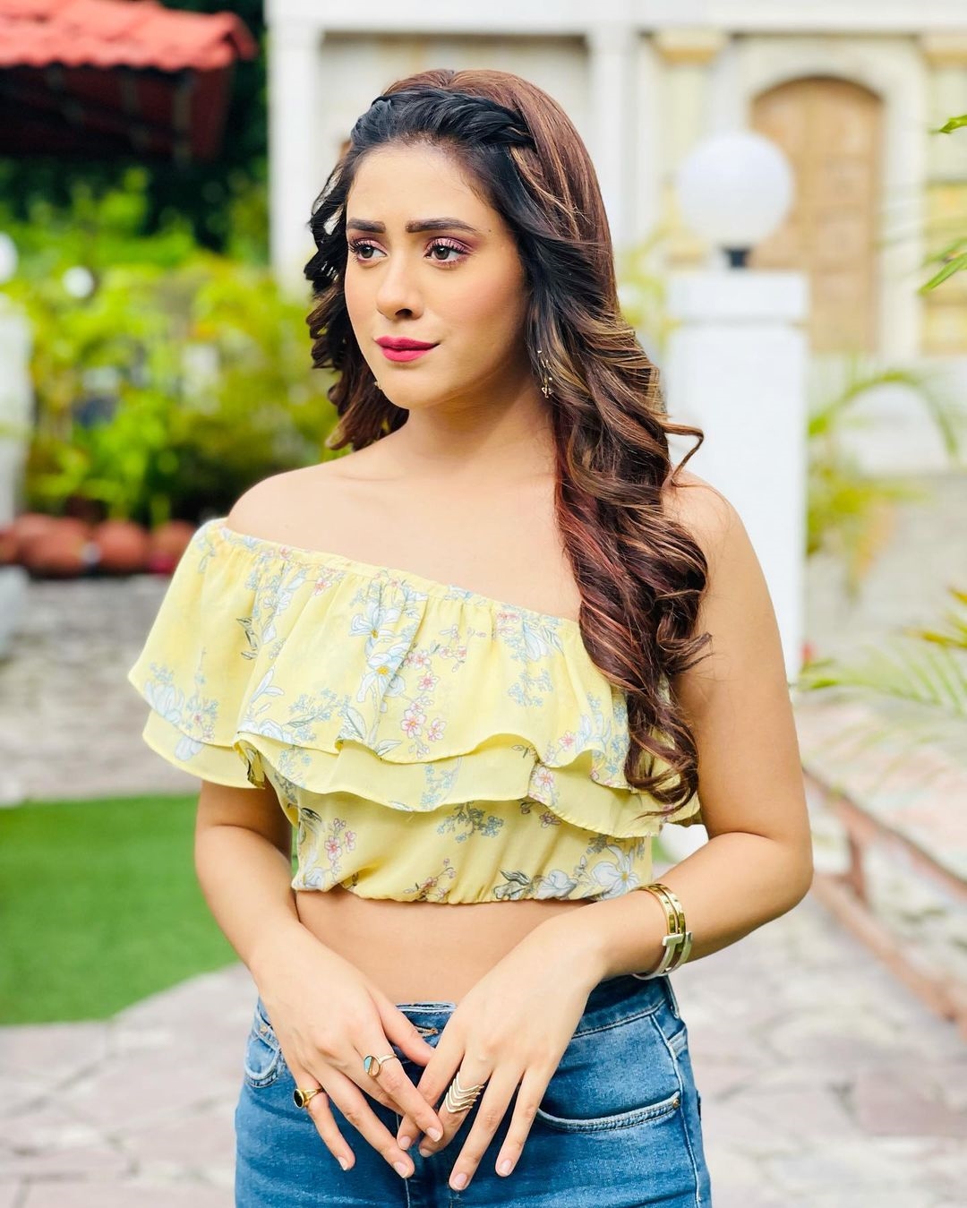 Hiba Nawab New Images In Stylish Look