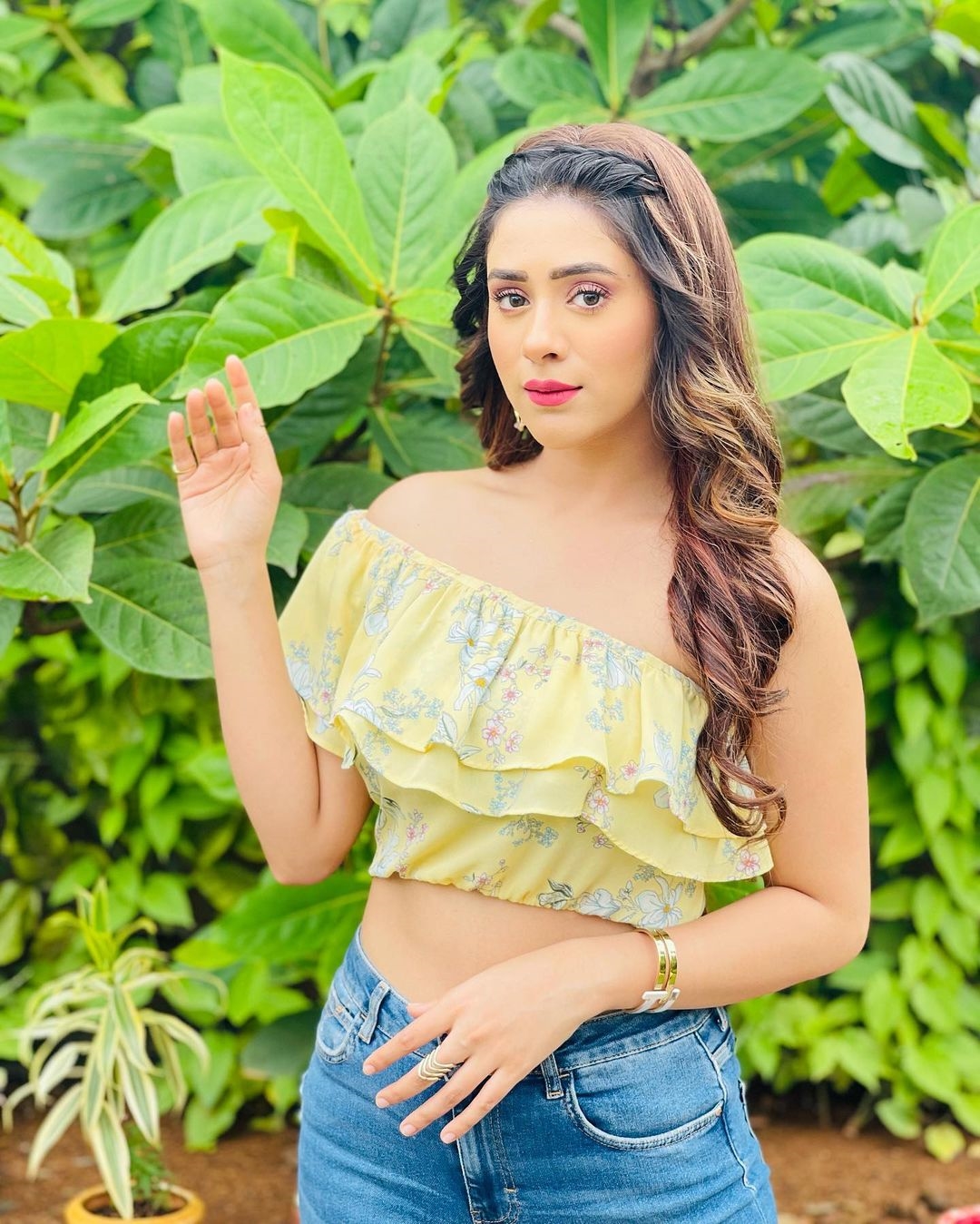 Hiba Nawab New Images In Stylish Look