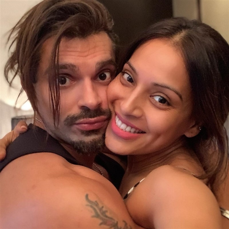 Hot Actress Bipasha Basu Images