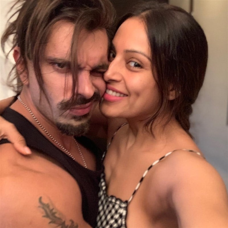 Hot Actress Bipasha Basu Images