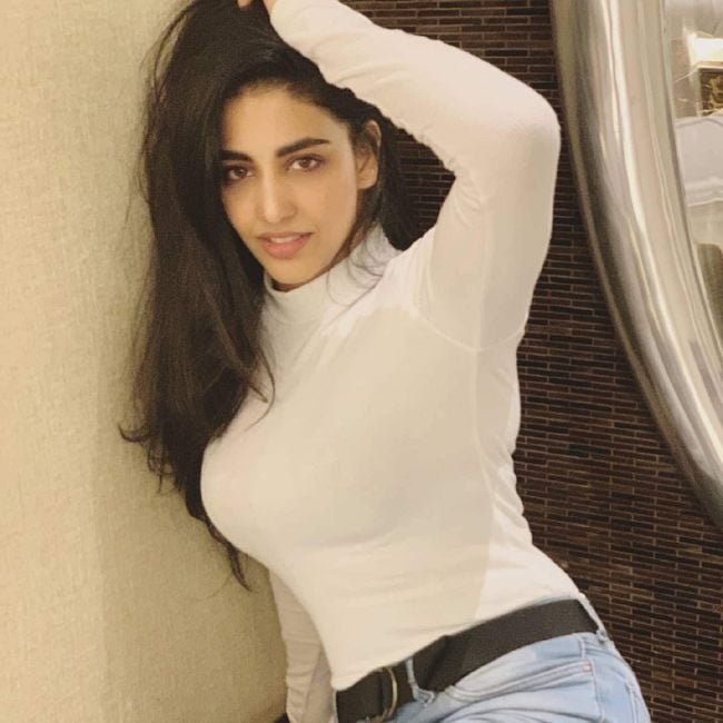 Hot Actress Daksha Nagarkar Images