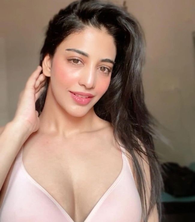 Hot Actress Daksha Nagarkar Images