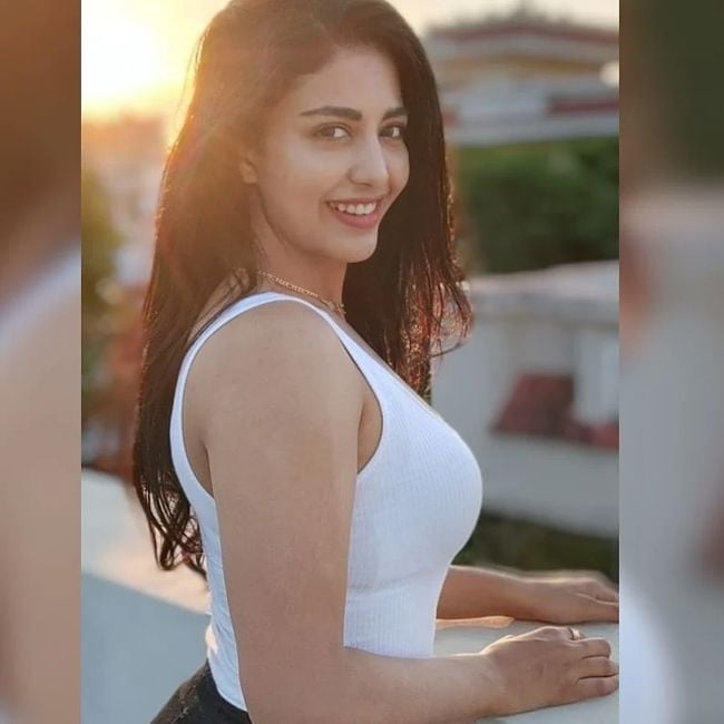 Hot Actress Daksha Nagarkar Images