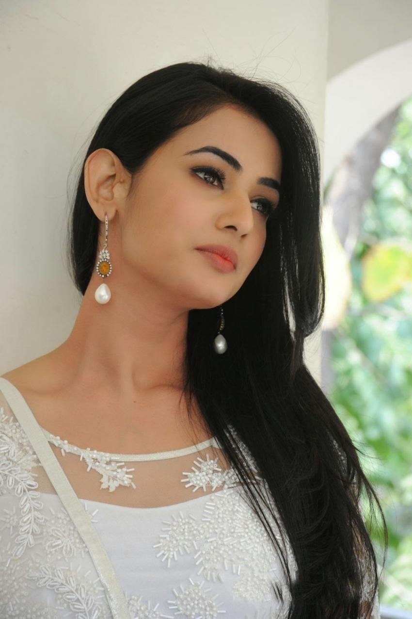 Hot Actress Sonal Chauhan Images