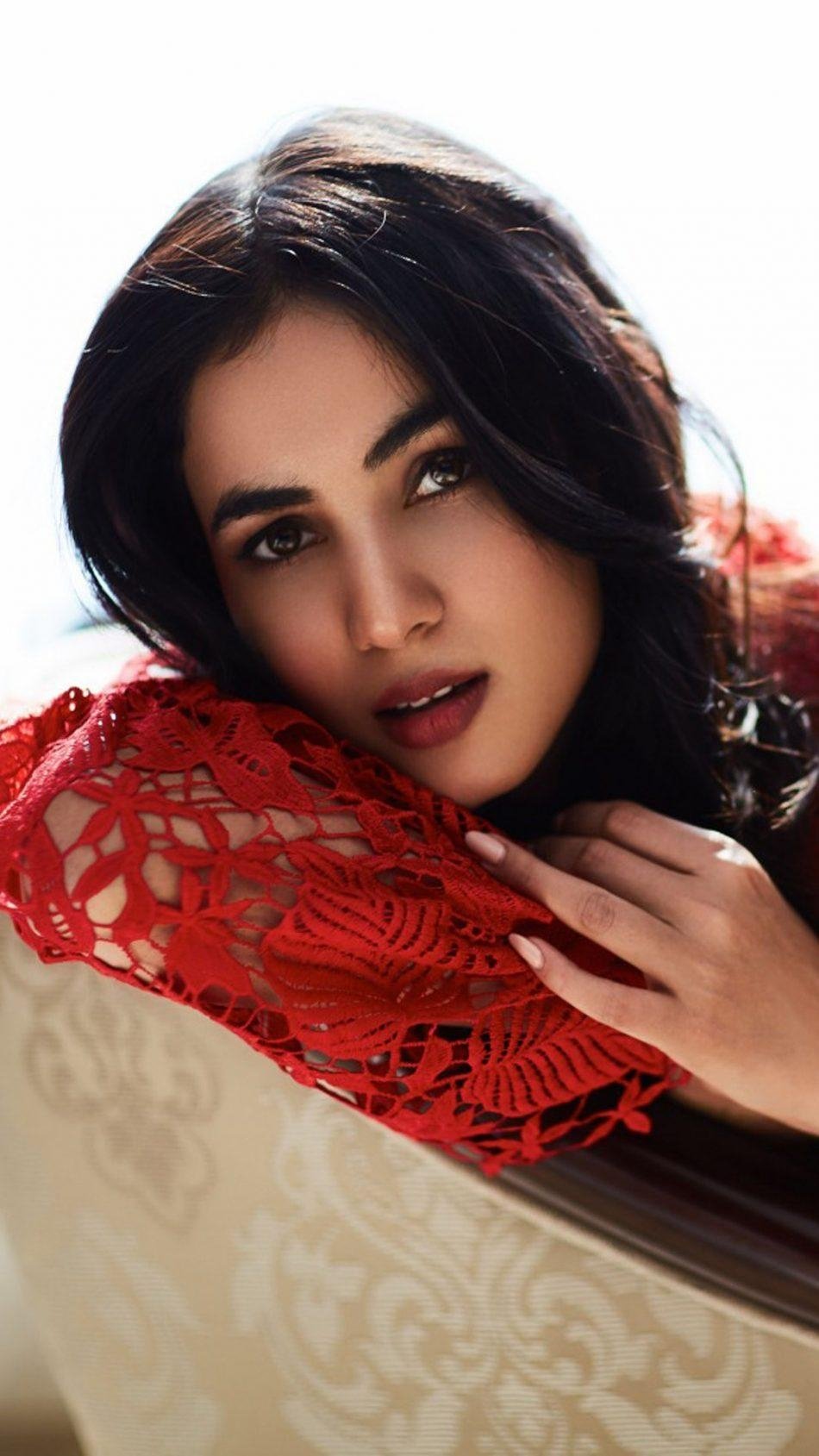 Hot Actress Sonal Chauhan Images