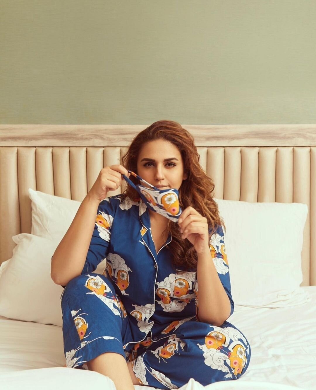 Huma Qureshi Hot Photo In Stylish Look