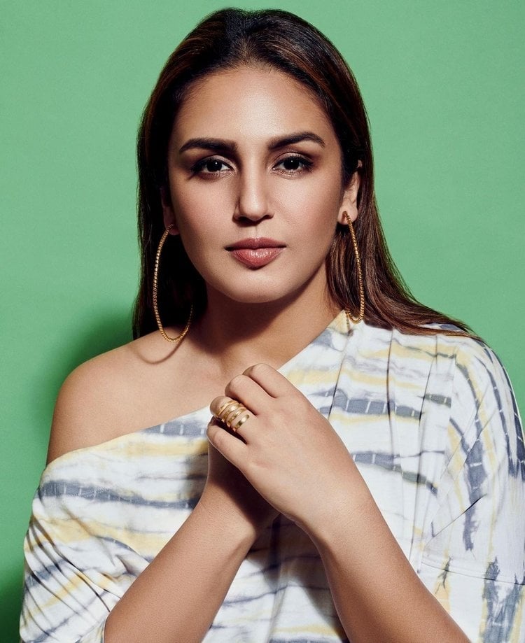 Huma Qureshi Hot Photos Gallery