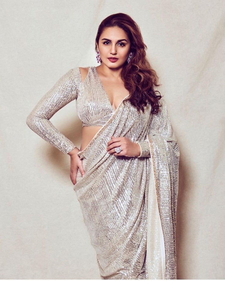 Huma Qureshi Stunning Photos In Saree