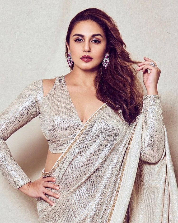 Huma Qureshi Stunning Photos In Saree