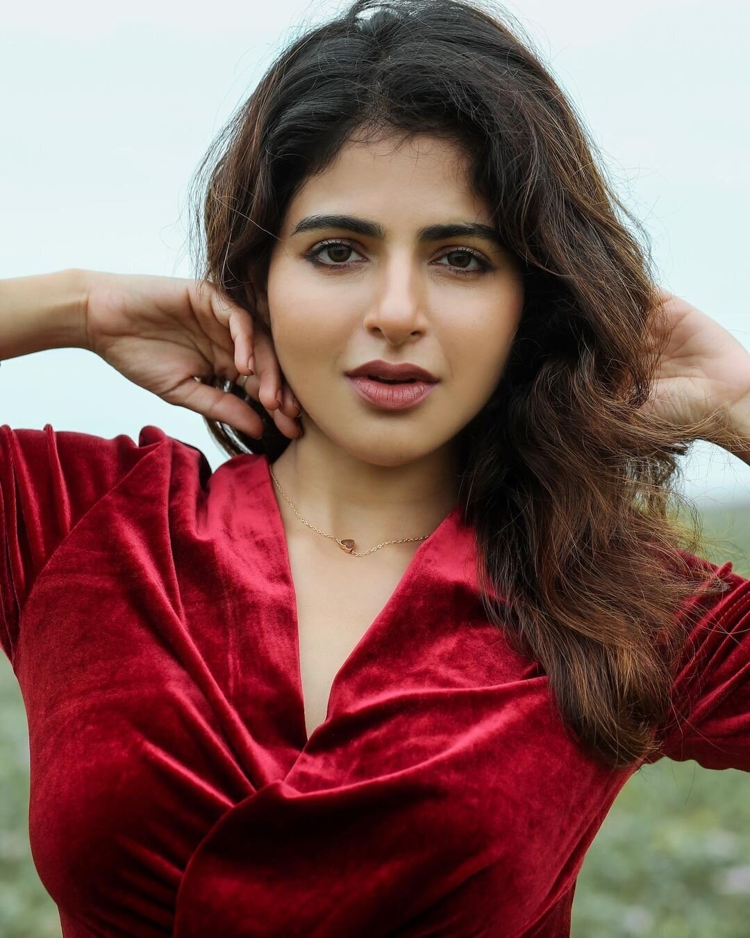 Iswarya Menon Amazing New Looks Photos