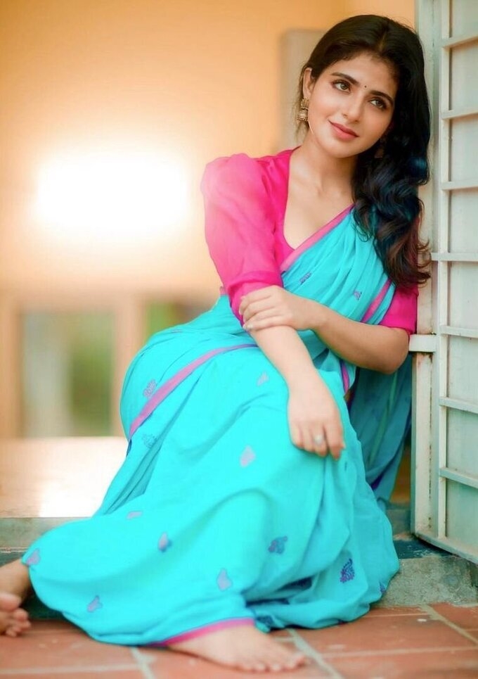 Iswarya Menon Amazing Photos