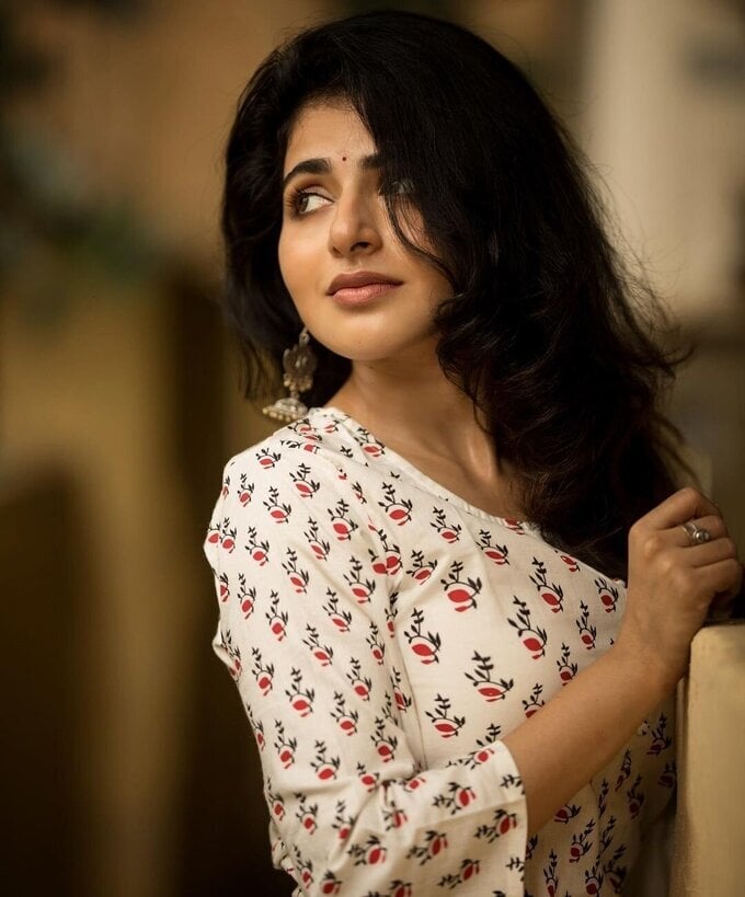 Iswarya Menon New Photos In Insta