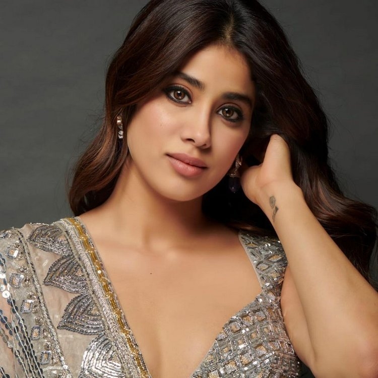 Janhvi Kapoor Pics In Shoot
