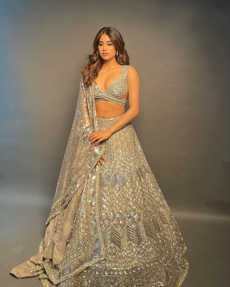 Janhvi Kapoor Pics In Shoot