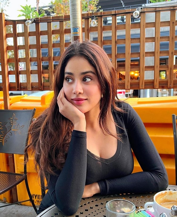 Janhvi Kapoor Stunning Photos