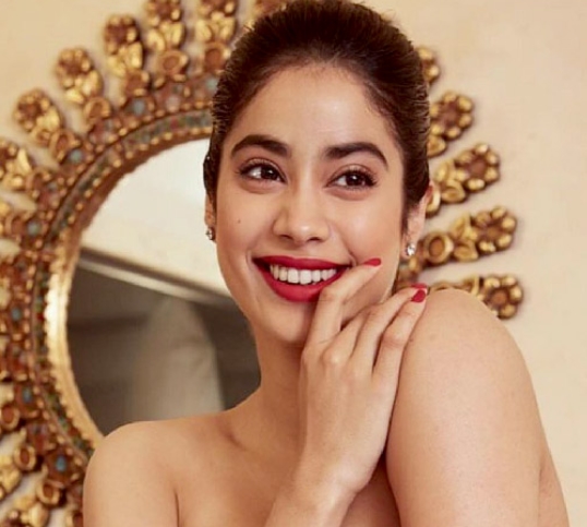 Janhvi Kapoor dazzling Photos