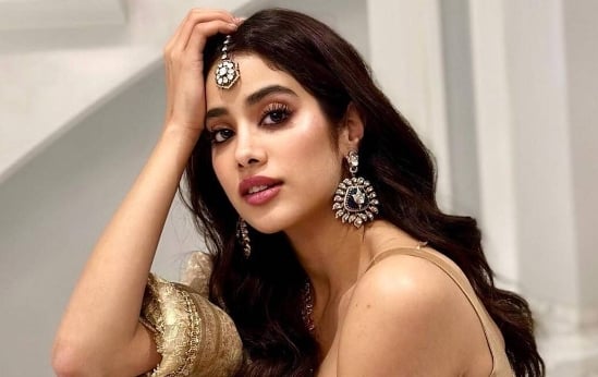 Janhvi Kapoor dazzling Photos