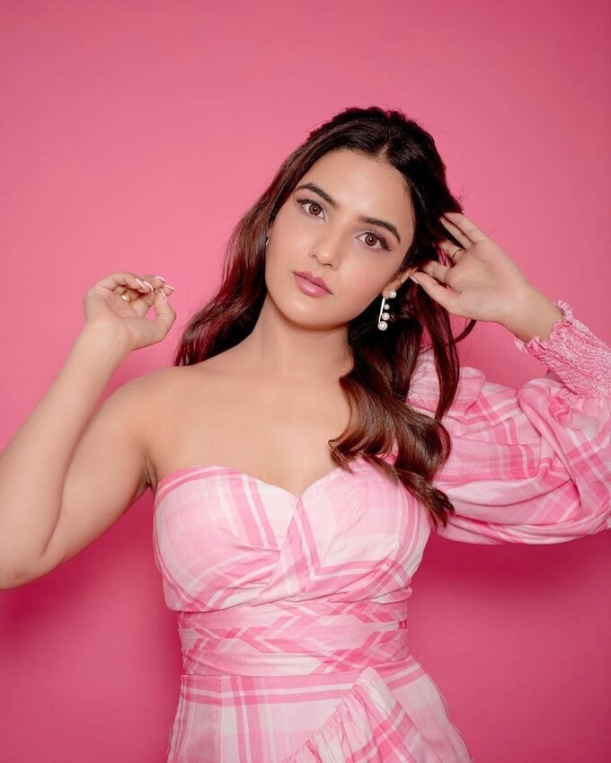 Jasmin Bhasin New Clicks Collection