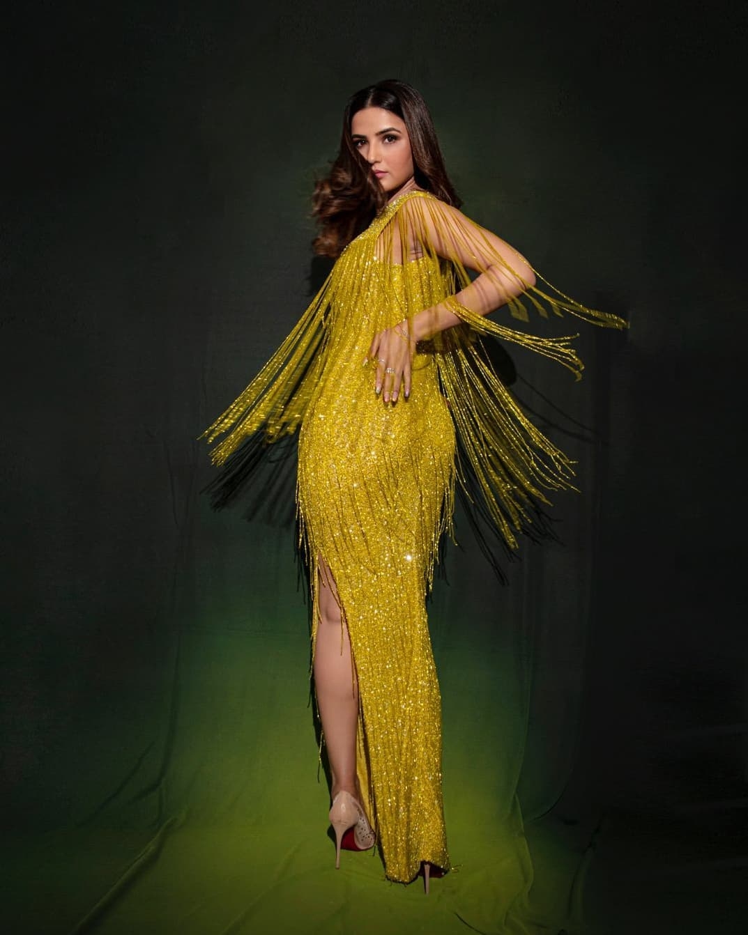 Jasmin Bhasin New Images In Yellow Dress
