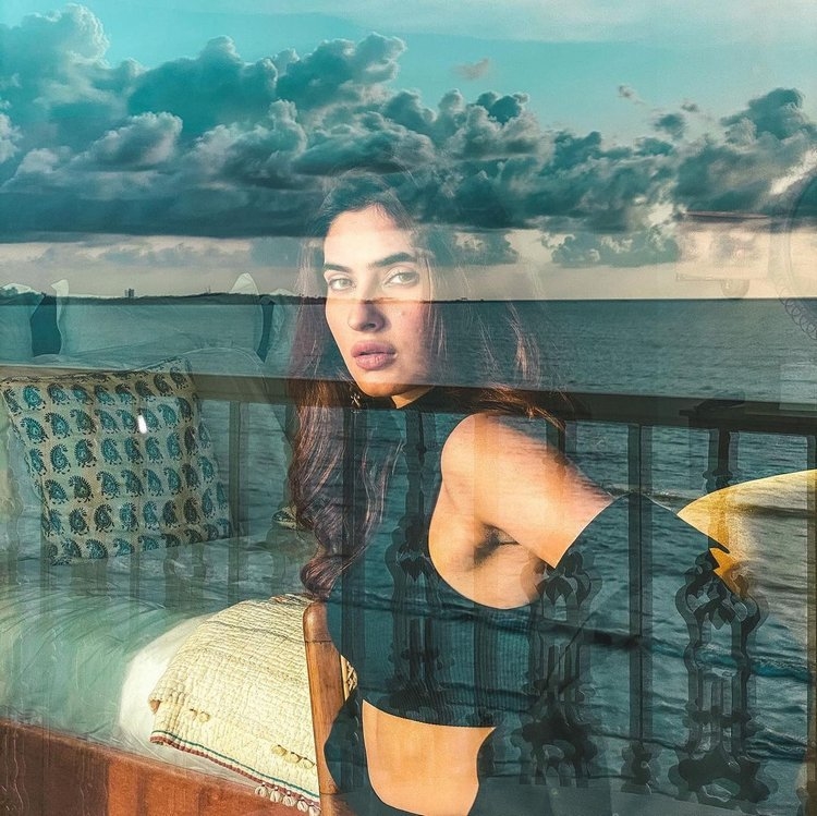 Karishma sharma evergreen photos