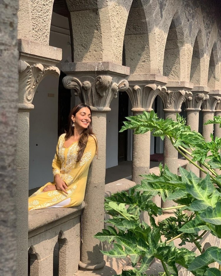 Kiara Advani NewYellow Dress Photos