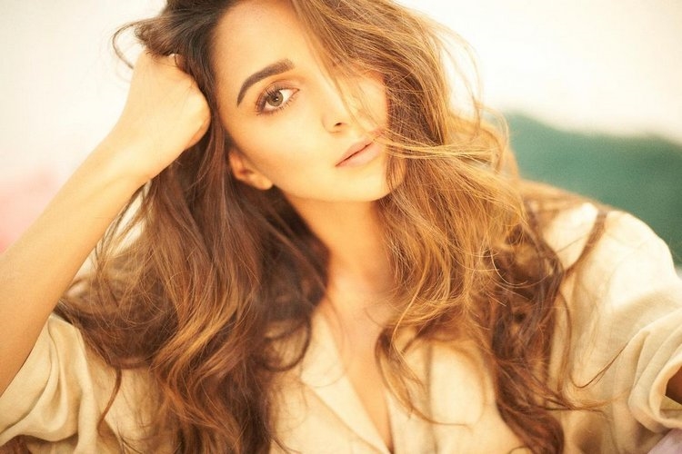 Kiara Advani Pics Collection In OutSide