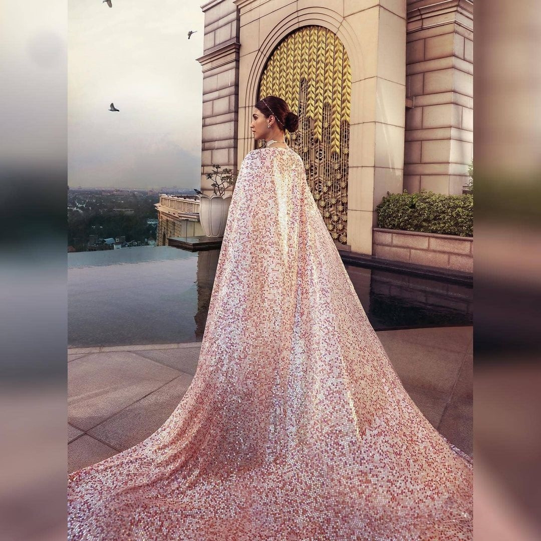 Kriti Sanon Hot Photos In Trending Saree