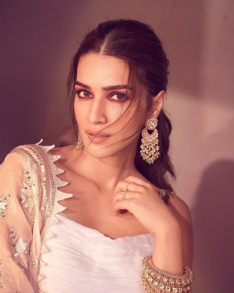 Kriti Sanon Stills In Shoot