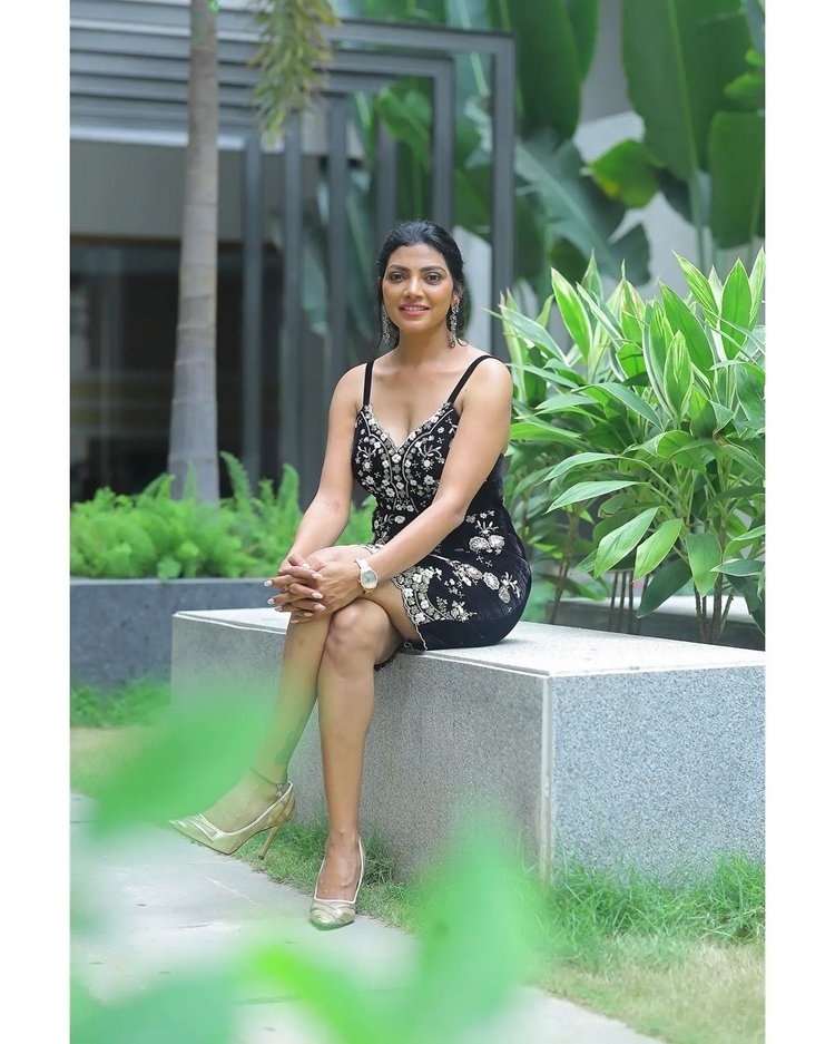 Lahari Shari Images Gallery Collection