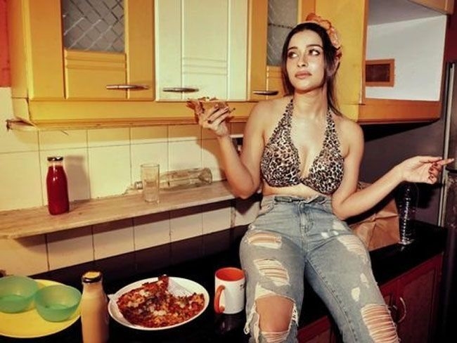 Madhurima glamoures latest photo shoot