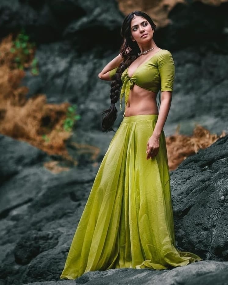 Malavika Mohanan Hot Photos