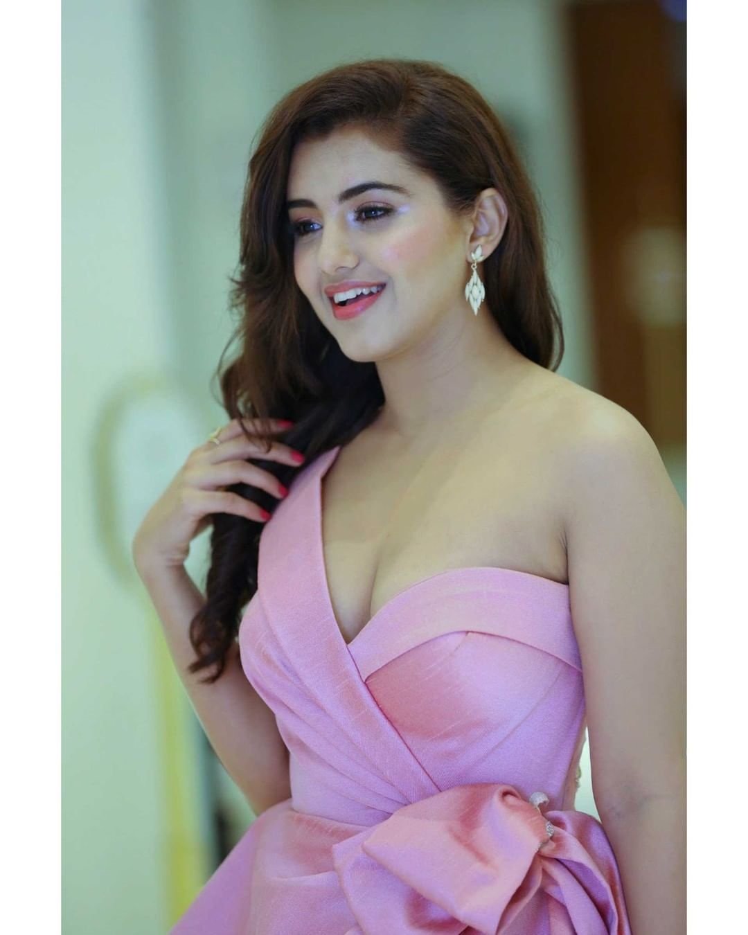 Malavika Sharma baby pink dress cute photos