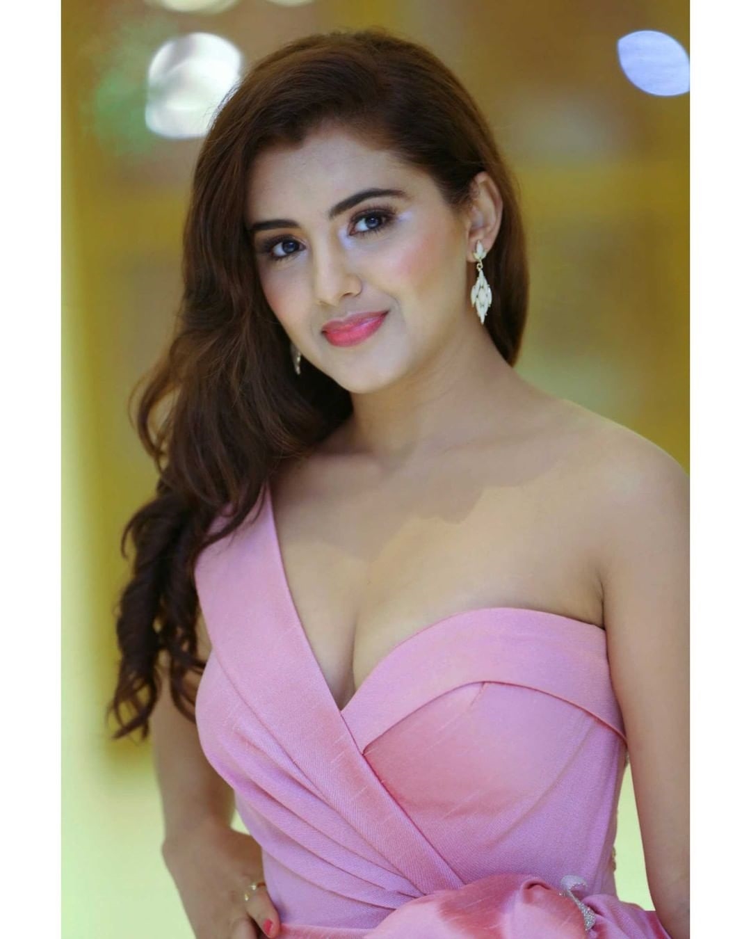 Malavika Sharma baby pink dress cute photos