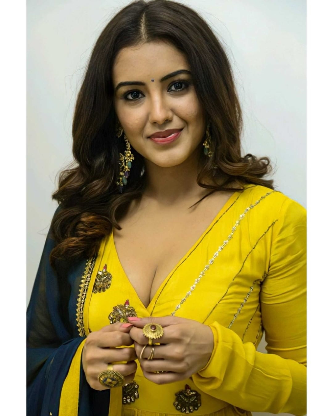 Malvika Sharma latest Hot Photos In Yellow Dress