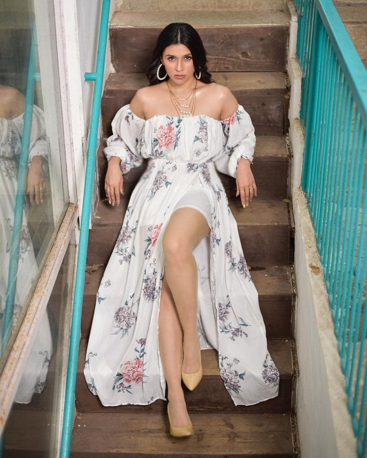 Mannara Chopra Hot Photos In Stylish Look