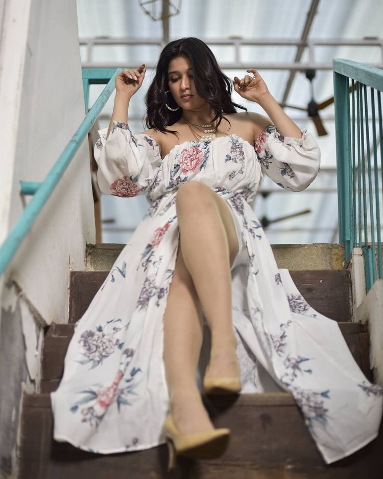 Mannara Chopra Latest Photos Gallery