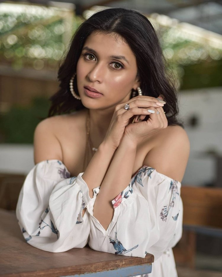 Mannara Chopra Latest Photos Gallery