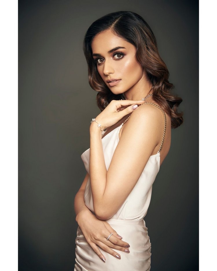 Manushi Chhillar Amazing New Photos