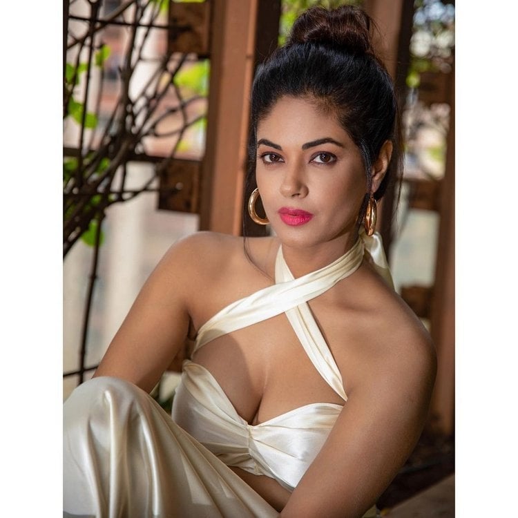 Meera Chopra Hot Photos Gallery