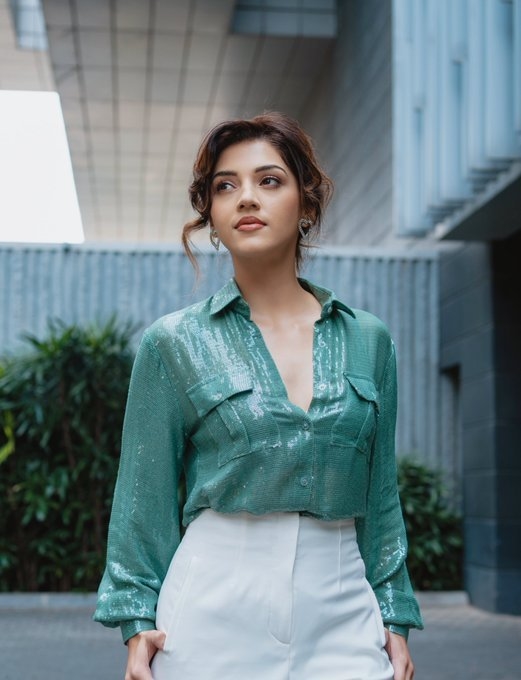 Mehreen Kaur Stunning Photos