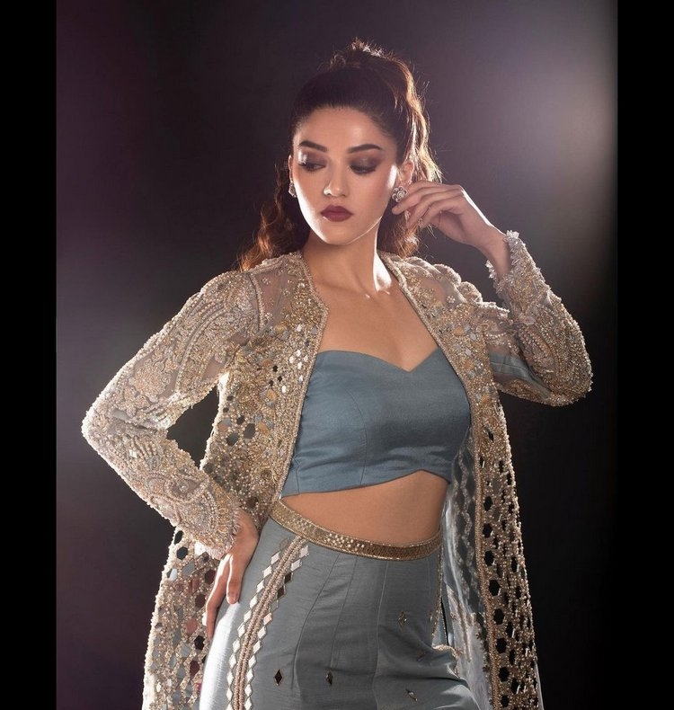 Mehreen Pirzada Images In Shoot