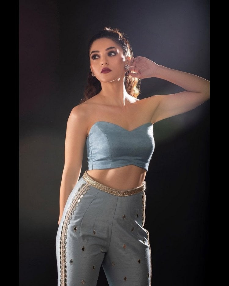 Mehreen Pirzada Images In Shoot