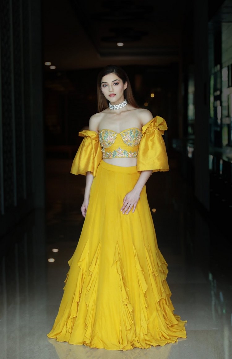 Mehreen Pirzada New Images In Shoot