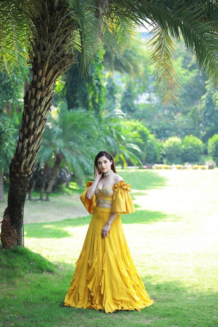 Mehreen Pirzada New Images In Shoot
