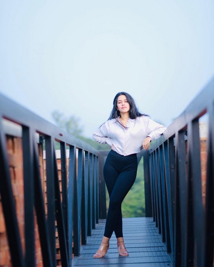 Mirnalini Ravi latest Photos Shoot